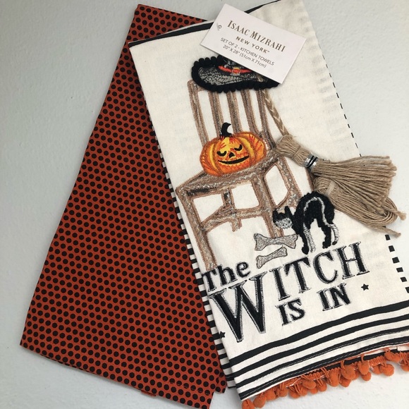 Isaac Mizrahi Other - Isaac Mizrahi Halloween Towels Set of 2